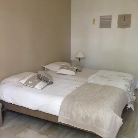 Chateau Cornillon Arles Room photo