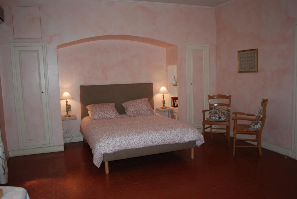 Chateau Cornillon Bed and breakfast